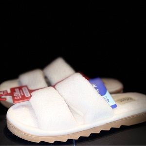 New Dear-foams “Deluxe” slippers.